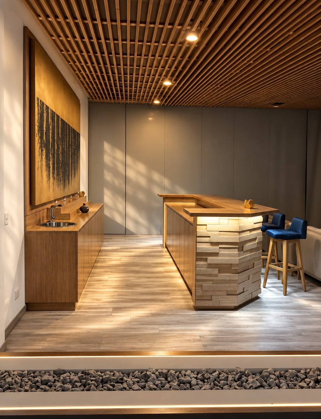 Barra en madera con techo de listones.